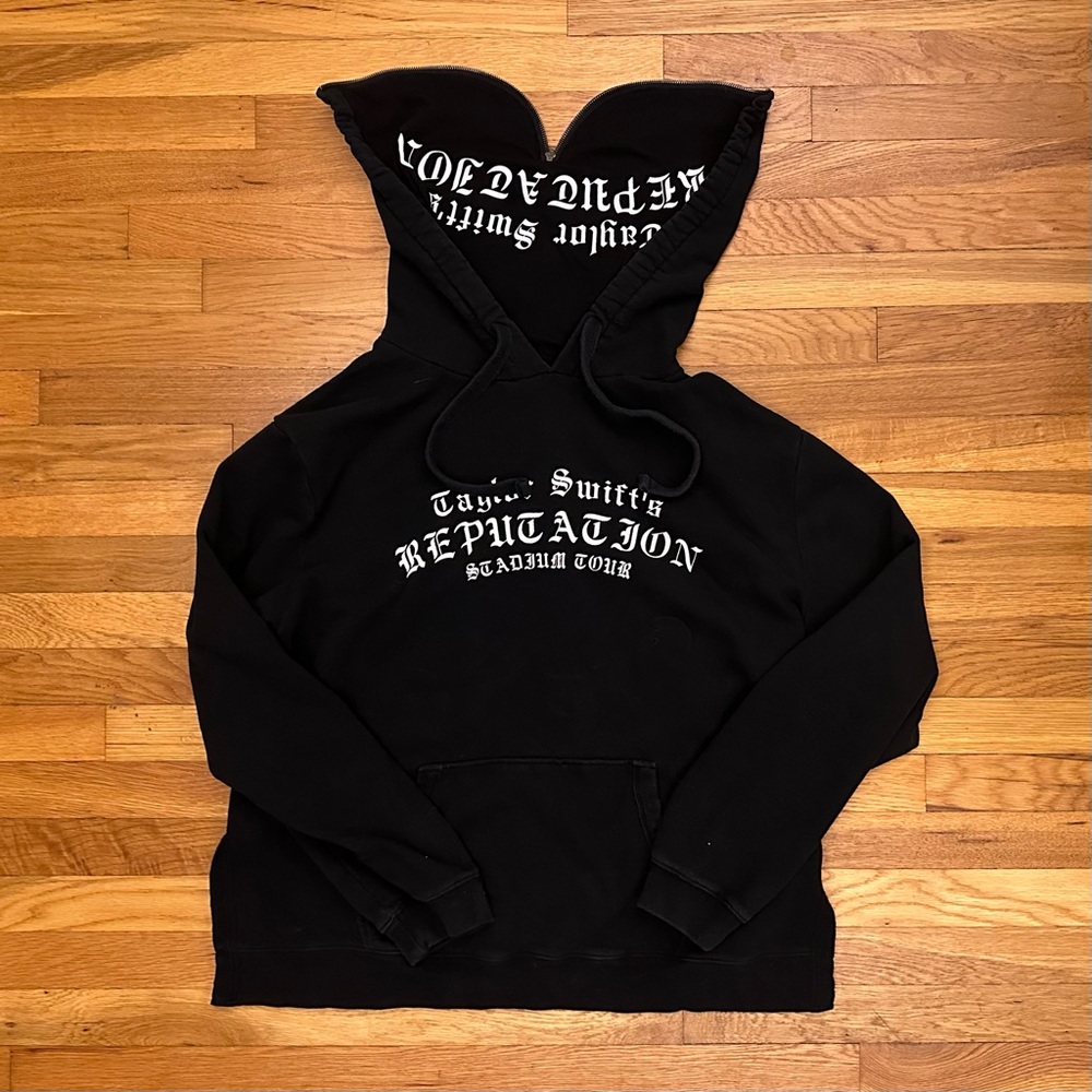 Taylor Swift 2018 XL Reputation Stadium Tour Black Hoodie